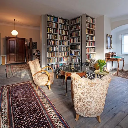 Schloss Aichberg Bed and breakfast