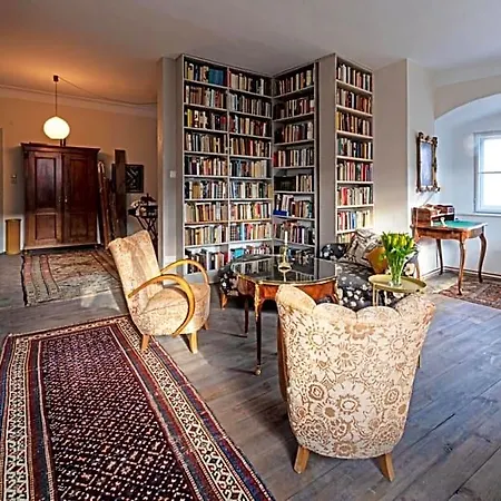 Schloss Aichberg Bed & Breakfast
